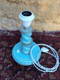 Pied de lampe bleu torsadé