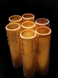 7 fausses bougies tronconiques en plastique crème avec gouttes 100mm