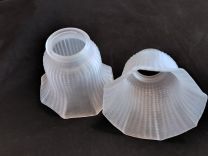 2 verreries opaques perlées